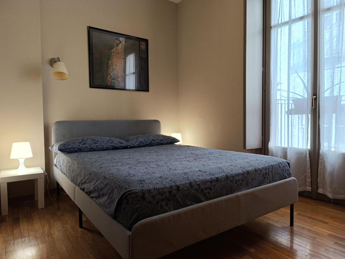 Garibaldi Turin Charming Apartment Bagian luar foto